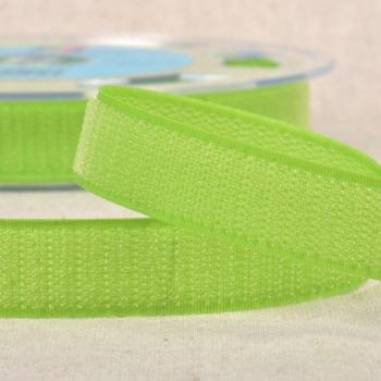 Klettband 20 mm in Hellgrün, Hakenseite und Flauschseite auf der Rolle